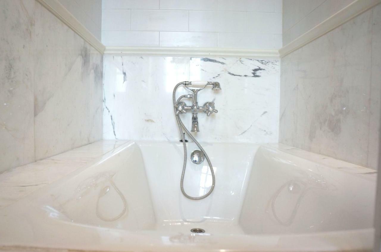 Hiranyakul House Hotel Bangkok Luaran gambar